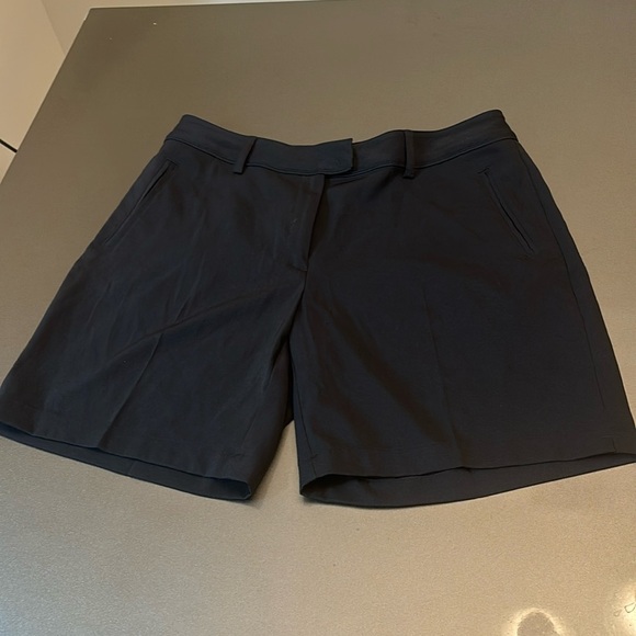 LADY HAGEN GOLF SHORTS - Picture 1 of 3